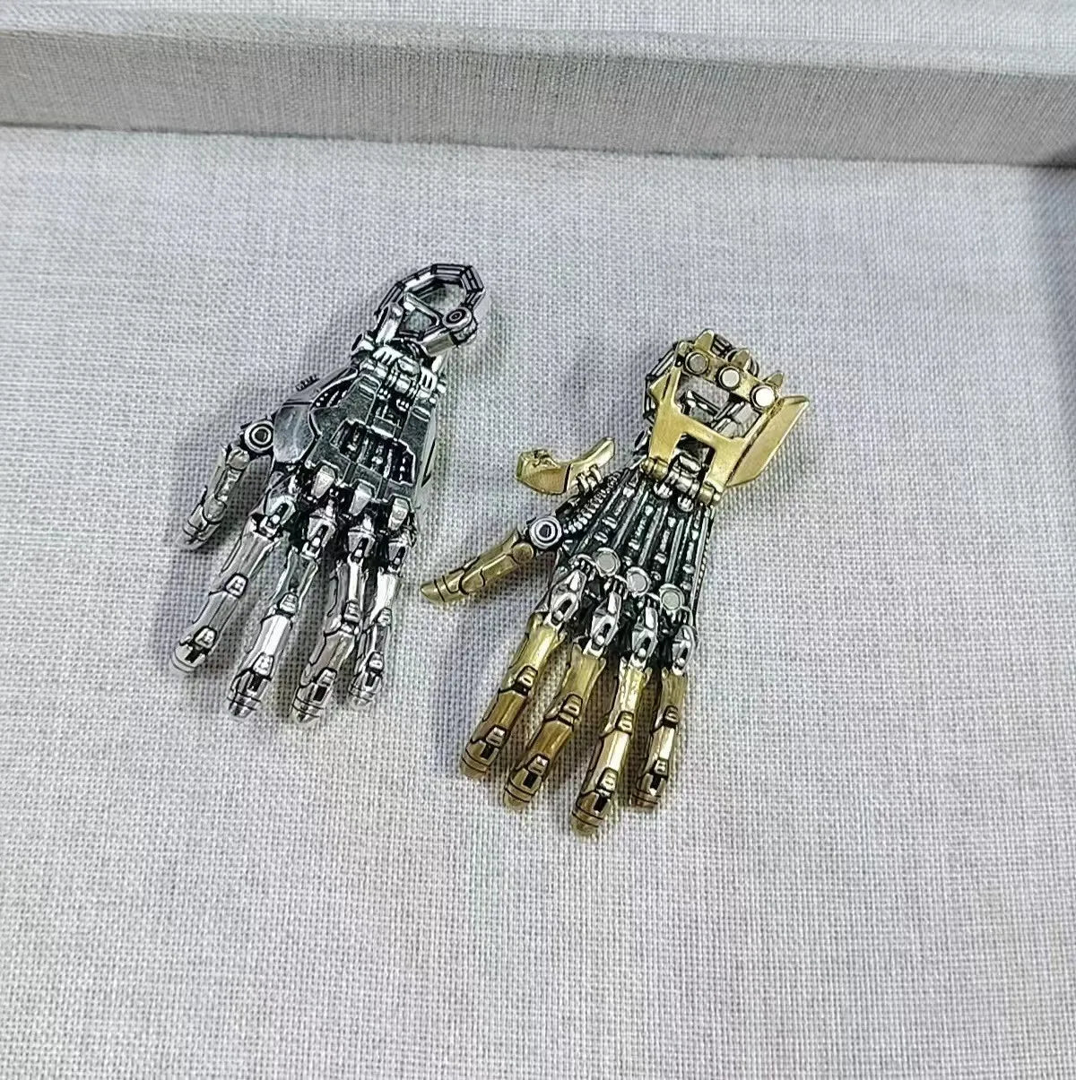 Mechanical Bionic Hand with Movable Fingers Keychain